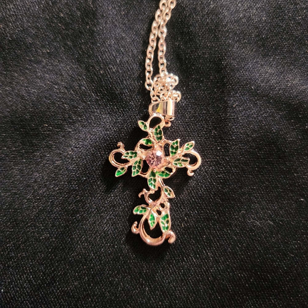 Pretty cross fashion necklace